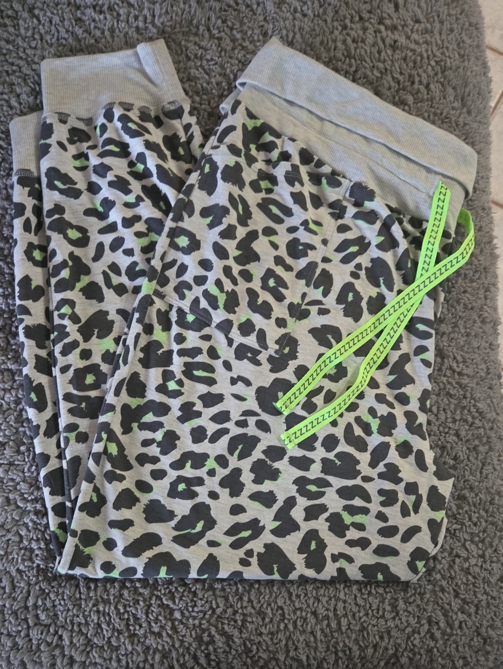 Secret Treasures Grey Leopard Print Pajama Pants with Neon Green -Size 2XL